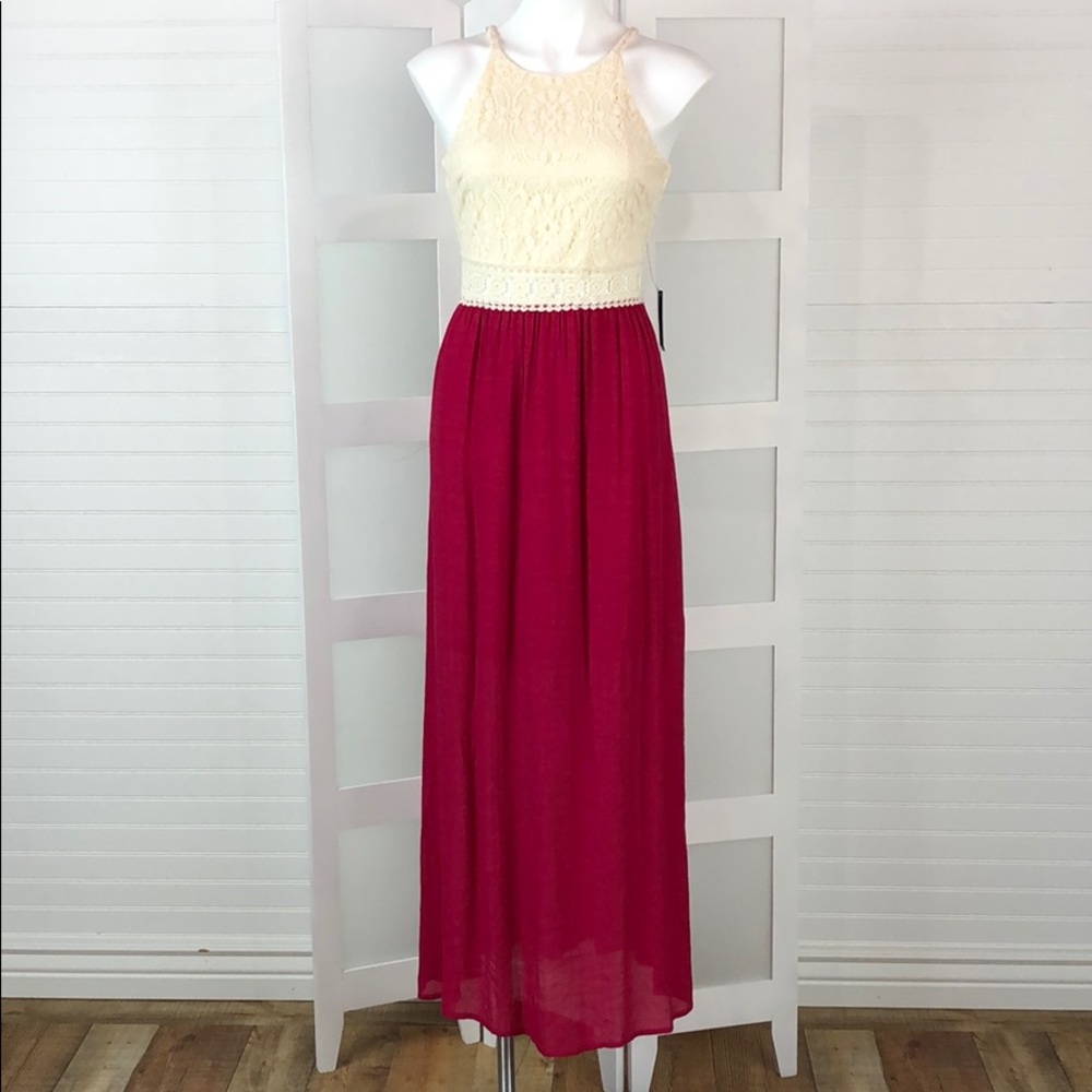 Junior’s Maxi Dress in Berry